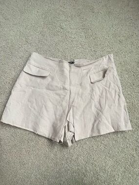 Women's Cream Tailored Shorts